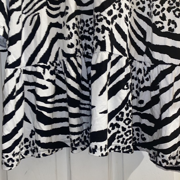 Peplum short sleeve shirt with black and white print - Picture 2 of 5